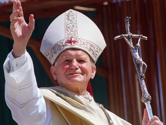 عن وطن الرسالة الكذبة